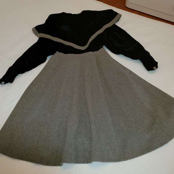 SPECTACULAR BLACK VELVET AND GRAY WOOL COAT - Picture 2 of 4